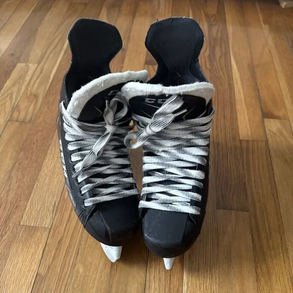 CCM Ribcor 74K Men's Skate Width D Size 5 Shoes 6